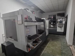 Relokacja maszyn CNC w hali produkcyjnej w Rzeszowie